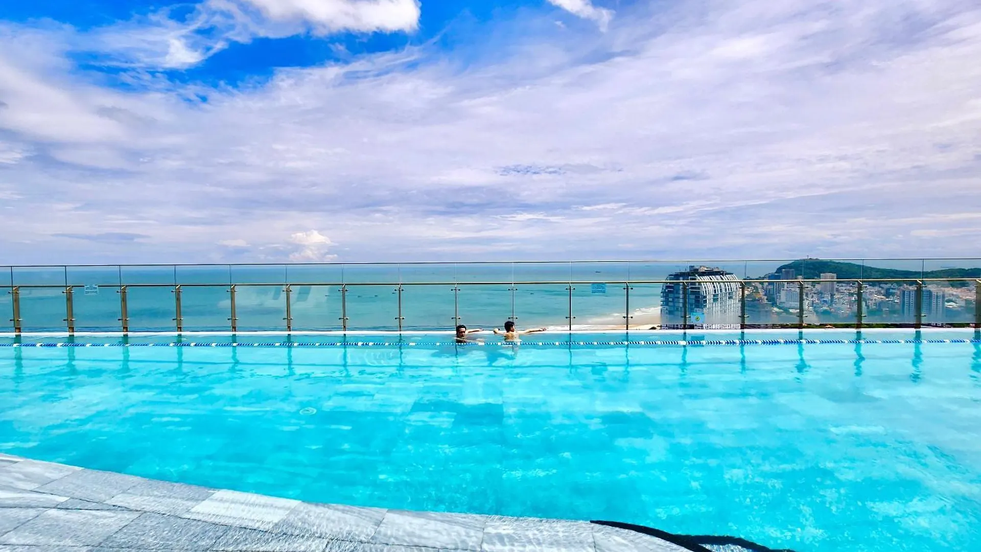 Apartment Sunday Premium Apart - The Song Vung Tau, Skypool Vietnam